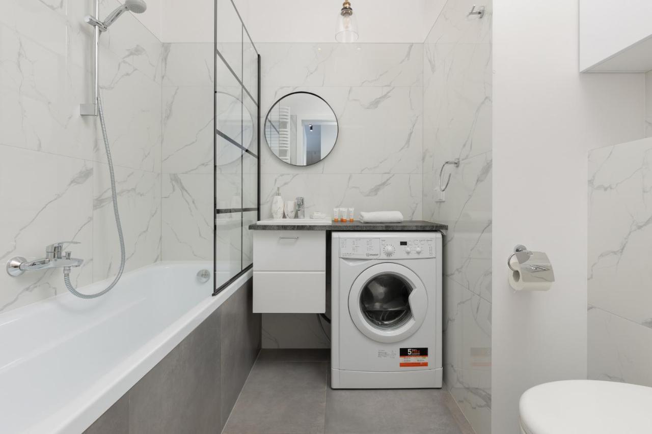 Cozy Apartments With Parking In The 19Th District By Noclegi Renters Varsóvia Exterior foto