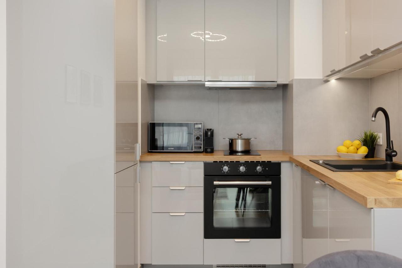 Cozy Apartments With Parking In The 19Th District By Noclegi Renters Varsóvia Exterior foto