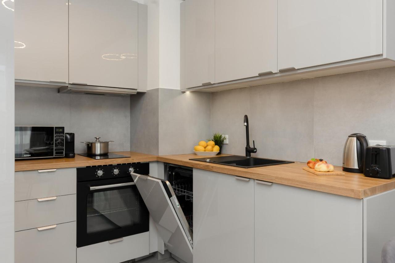 Cozy Apartments With Parking In The 19Th District By Noclegi Renters Varsóvia Exterior foto