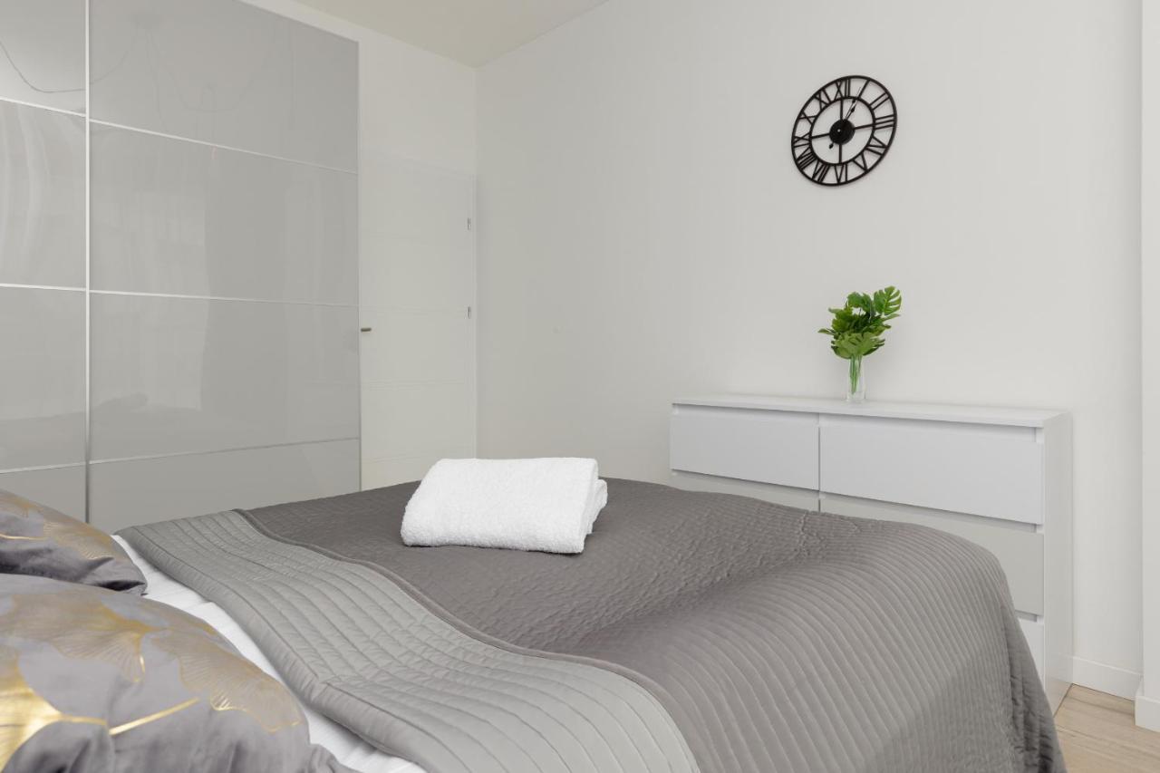Cozy Apartments With Parking In The 19Th District By Noclegi Renters Varsóvia Exterior foto